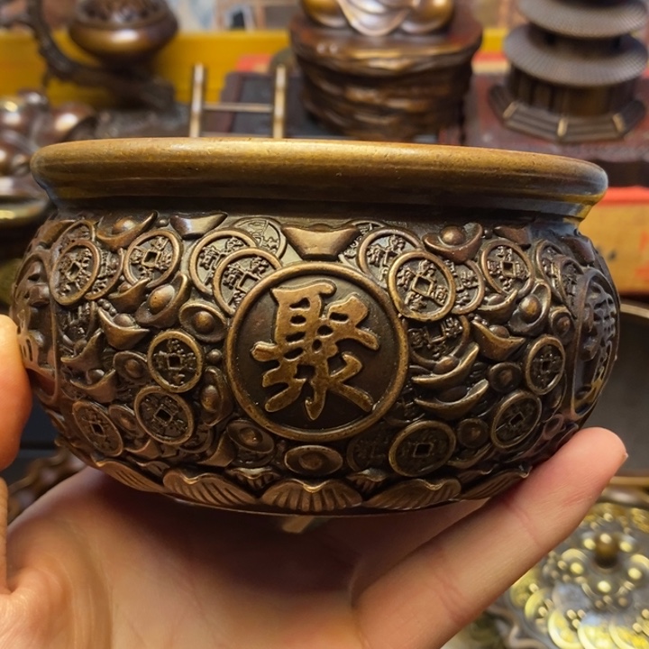 铜器摆件做工精良