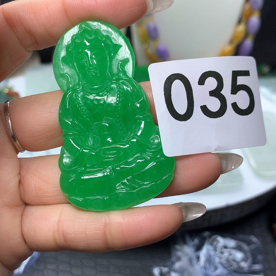 翡翠吊坠(赠链)未镶嵌