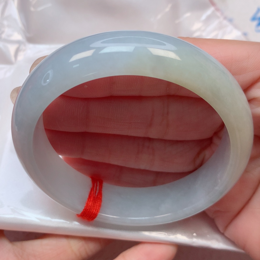 翡翠手镯未镶嵌57.6圈 轮胎镯 淡蓝底飘抹黄翡