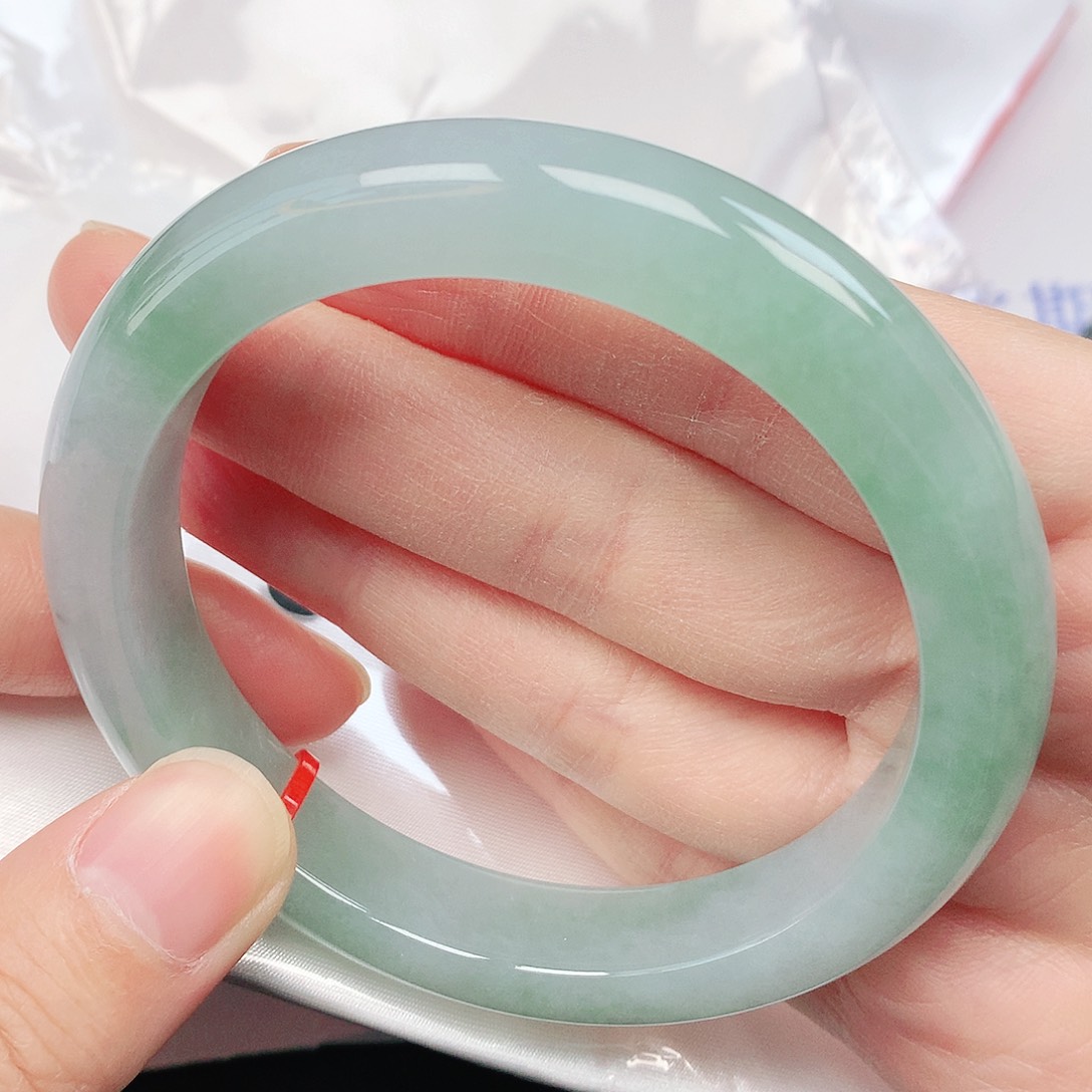 翡翠手镯未镶嵌抖音566