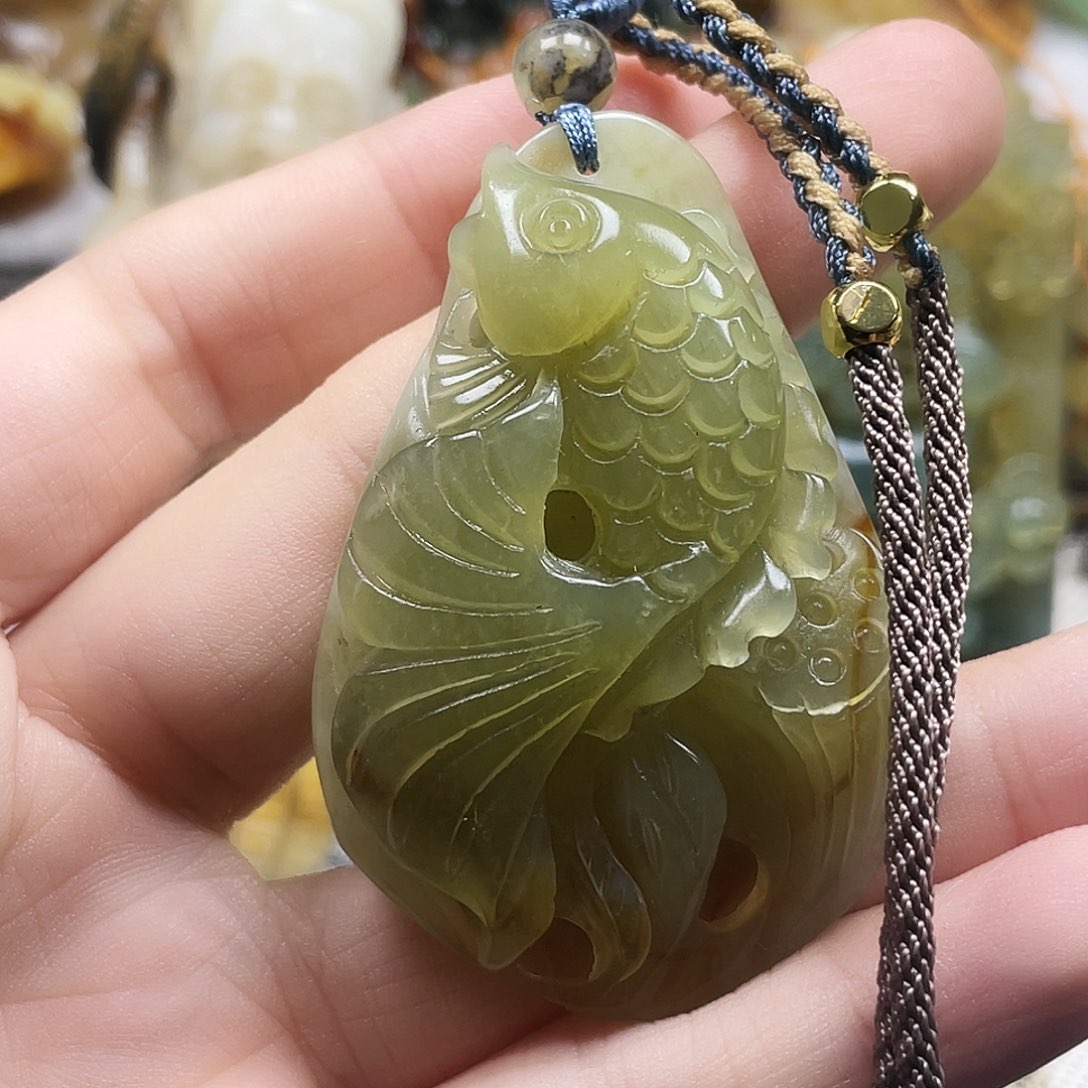 蛇纹石玉颈饰未镶嵌