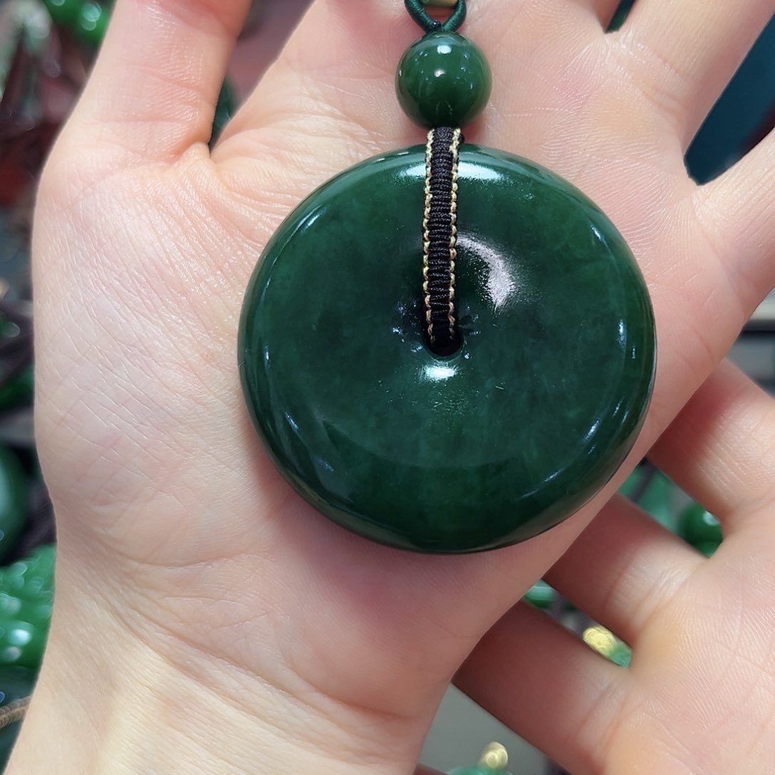 和田玉吊坠未镶嵌