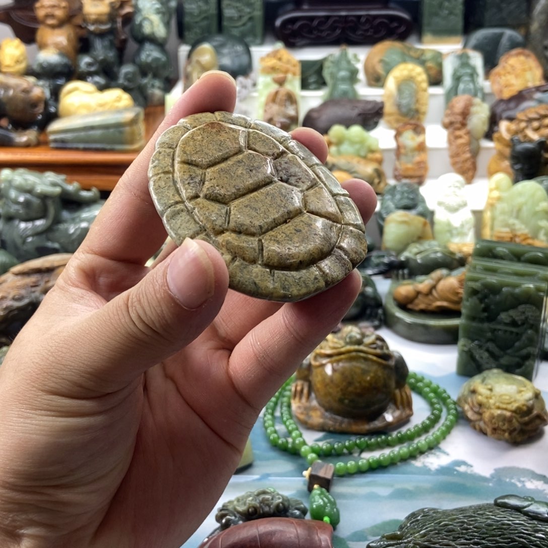 岫岩河磨玉（透闪石质玉）未镶嵌把件