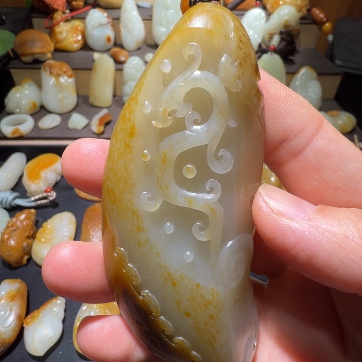 佛***缘和田玉未镶嵌颈饰