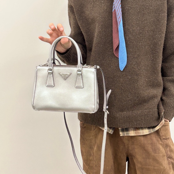 95新 Prada/普拉达 Prada银色新款小号杀手斜挎包