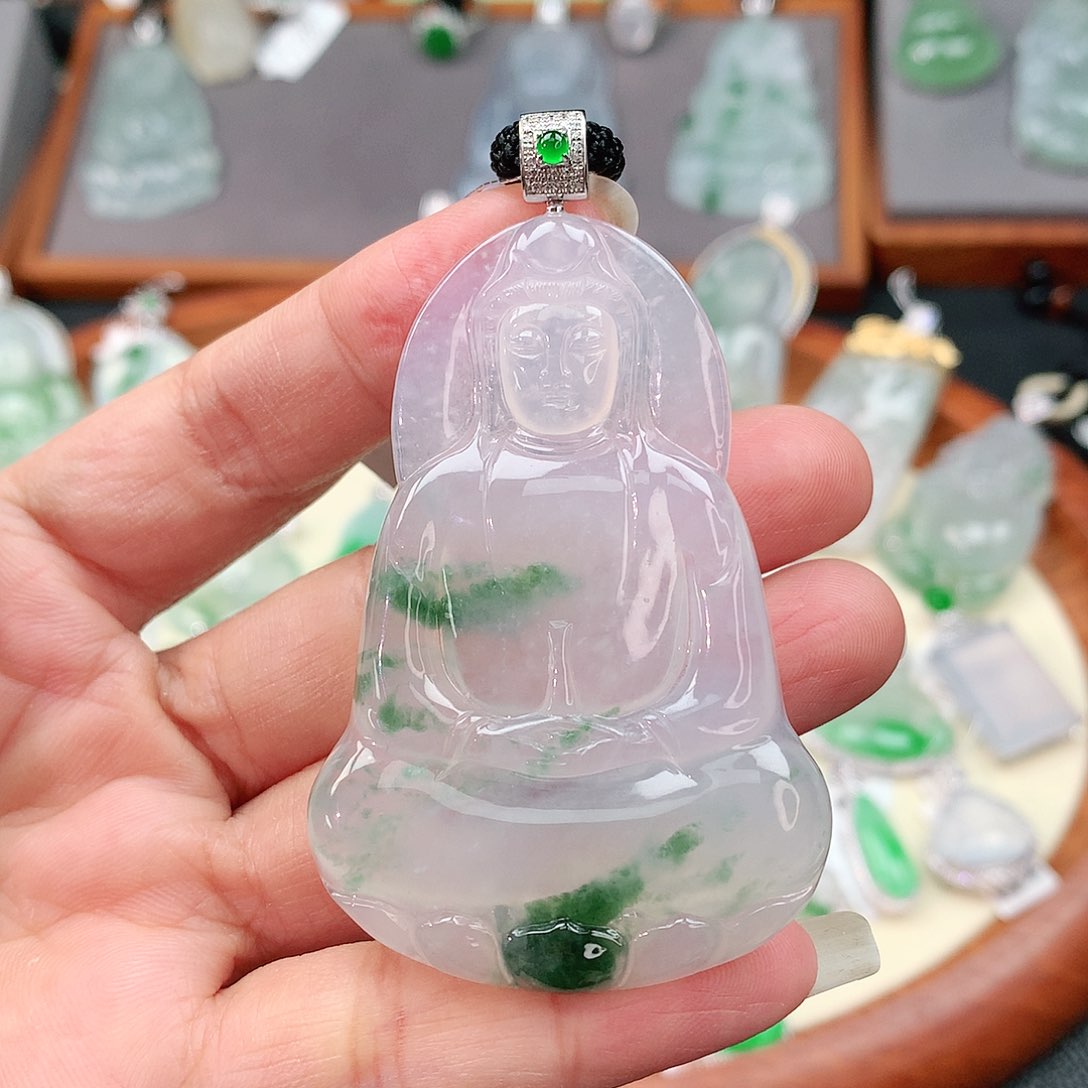 颈饰18K金镶嵌翡翠素衣观音