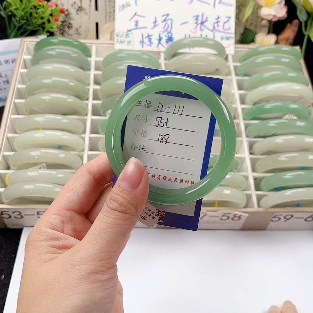 未镶嵌手镯石英质玉