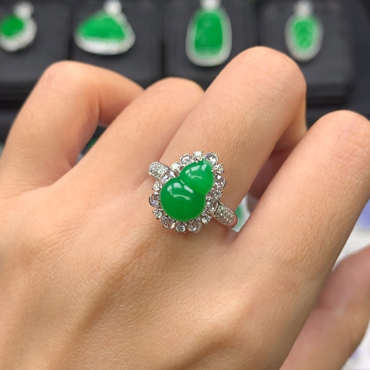 翡翠吊坠(不含链)18K金镶嵌宸****4