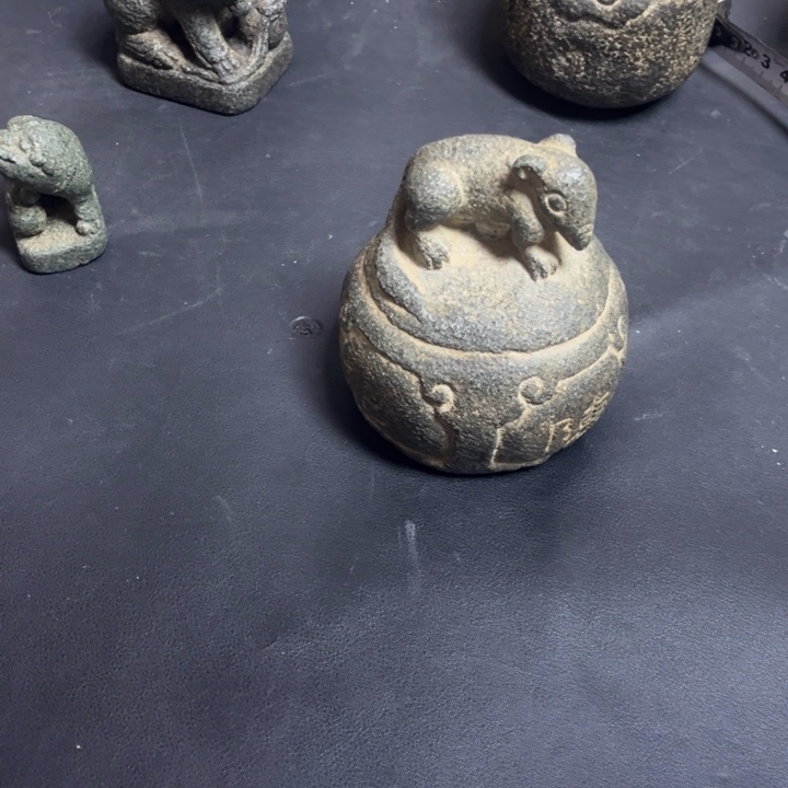 石材绿豆青鼠权完整