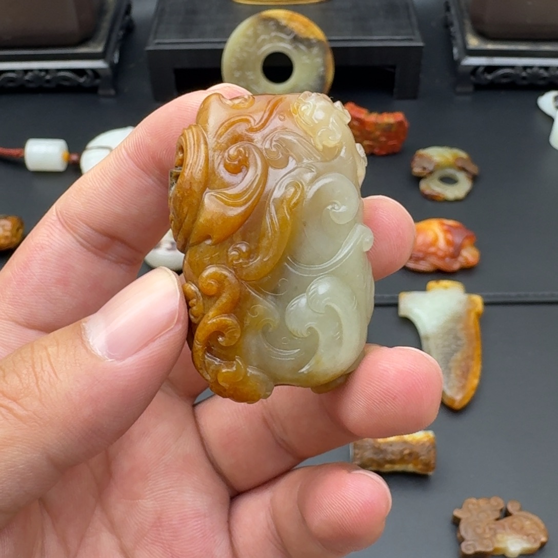 空***空和田玉未镶嵌颈饰