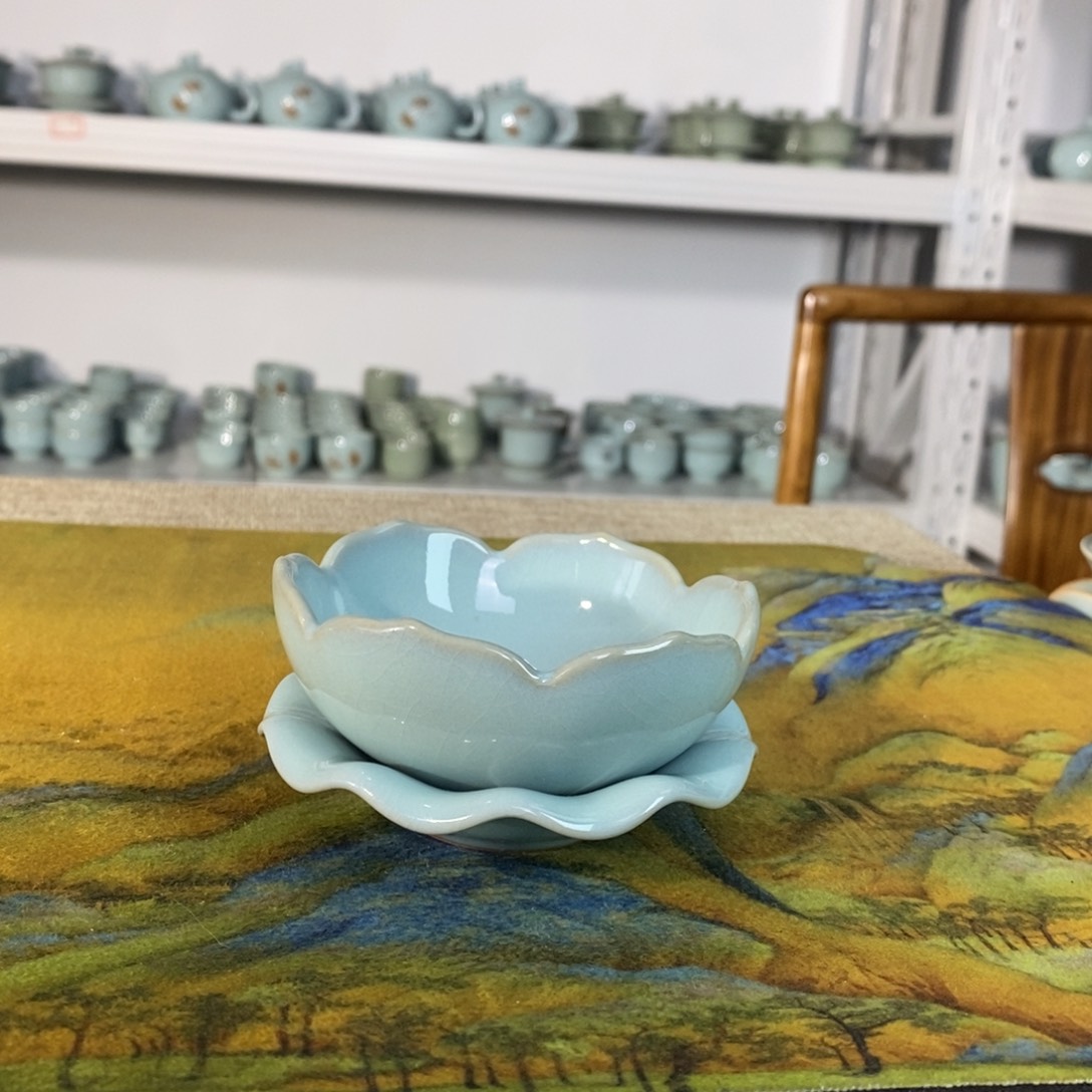 【闪购商品】天青莲花茶漏微微瑕。。。。。。