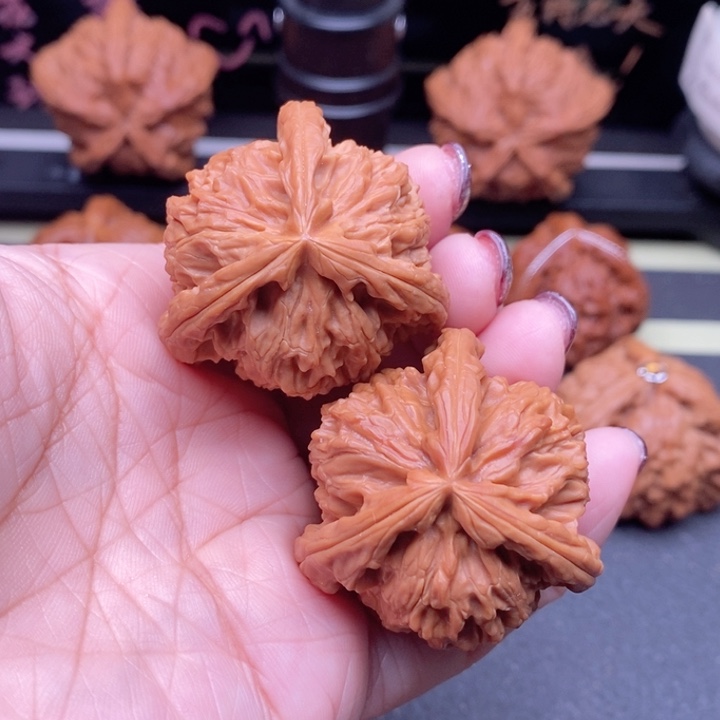 雨***️把件文玩核桃37拼接白狮子