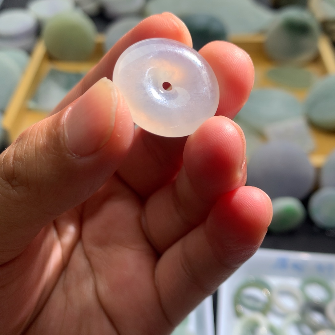 布***朗翡翠未镶嵌颈饰天然翡翠