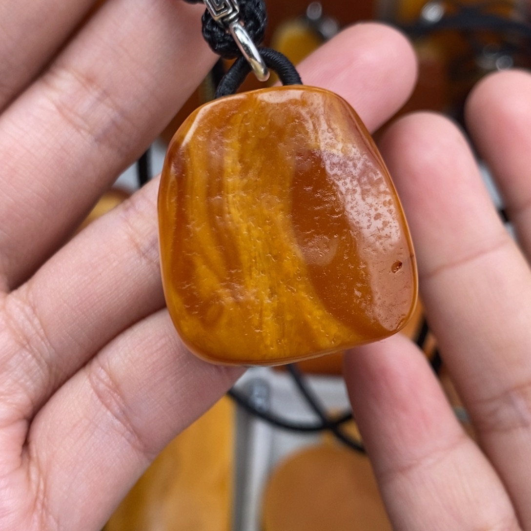 琥珀吊坠(赠链)未镶嵌