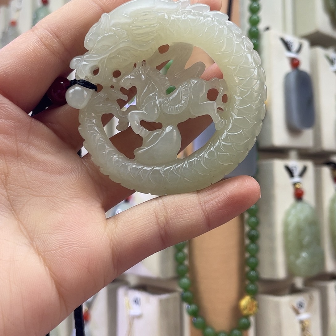 和田玉（糖玉）未镶嵌颈饰