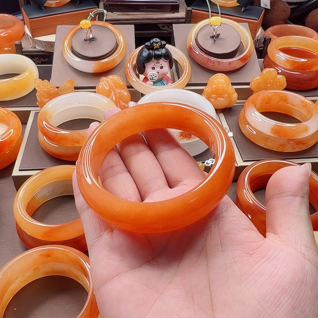 母***人石英质玉（黄龙玉）未镶嵌手镯福利62