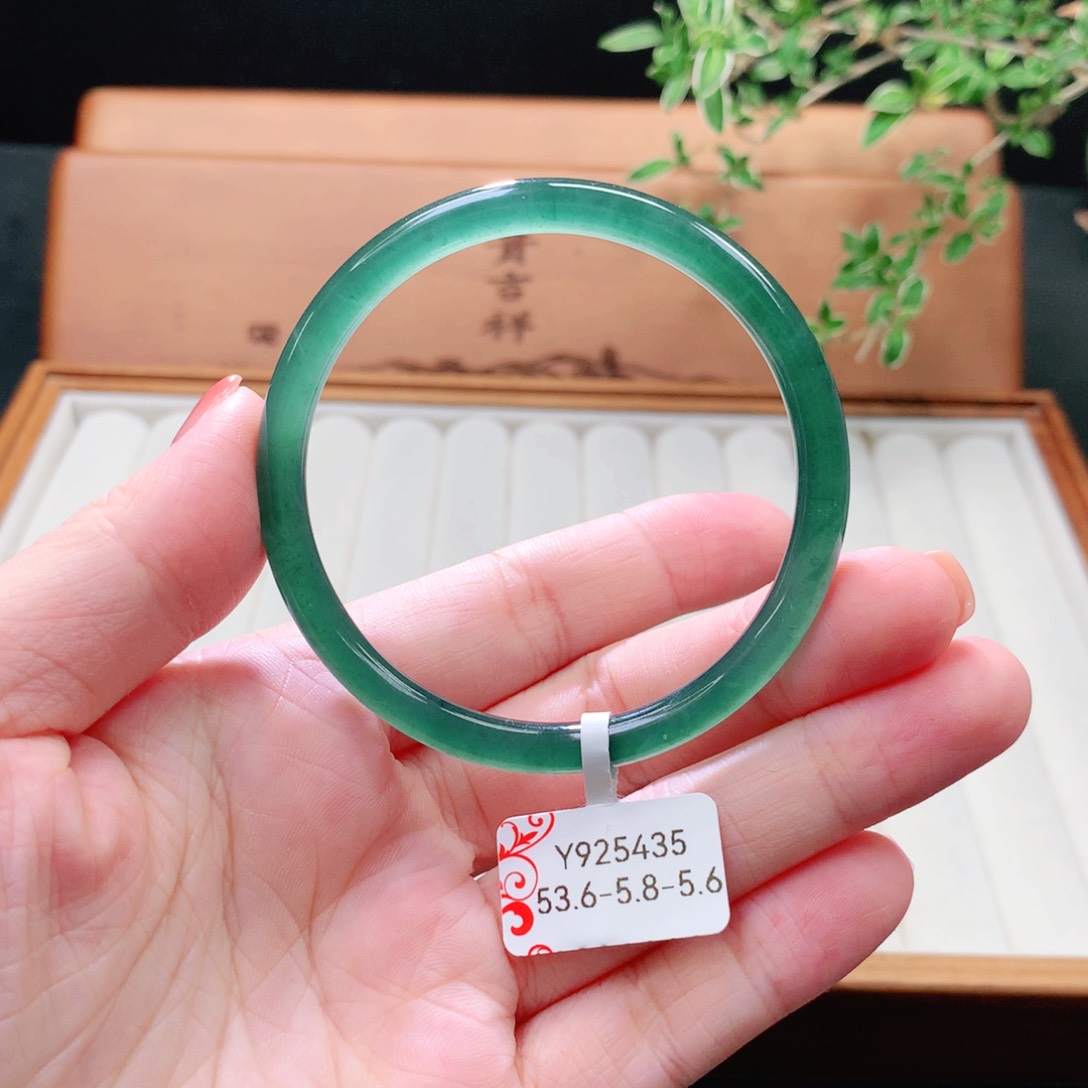 未镶嵌手镯（圆镯）翡翠