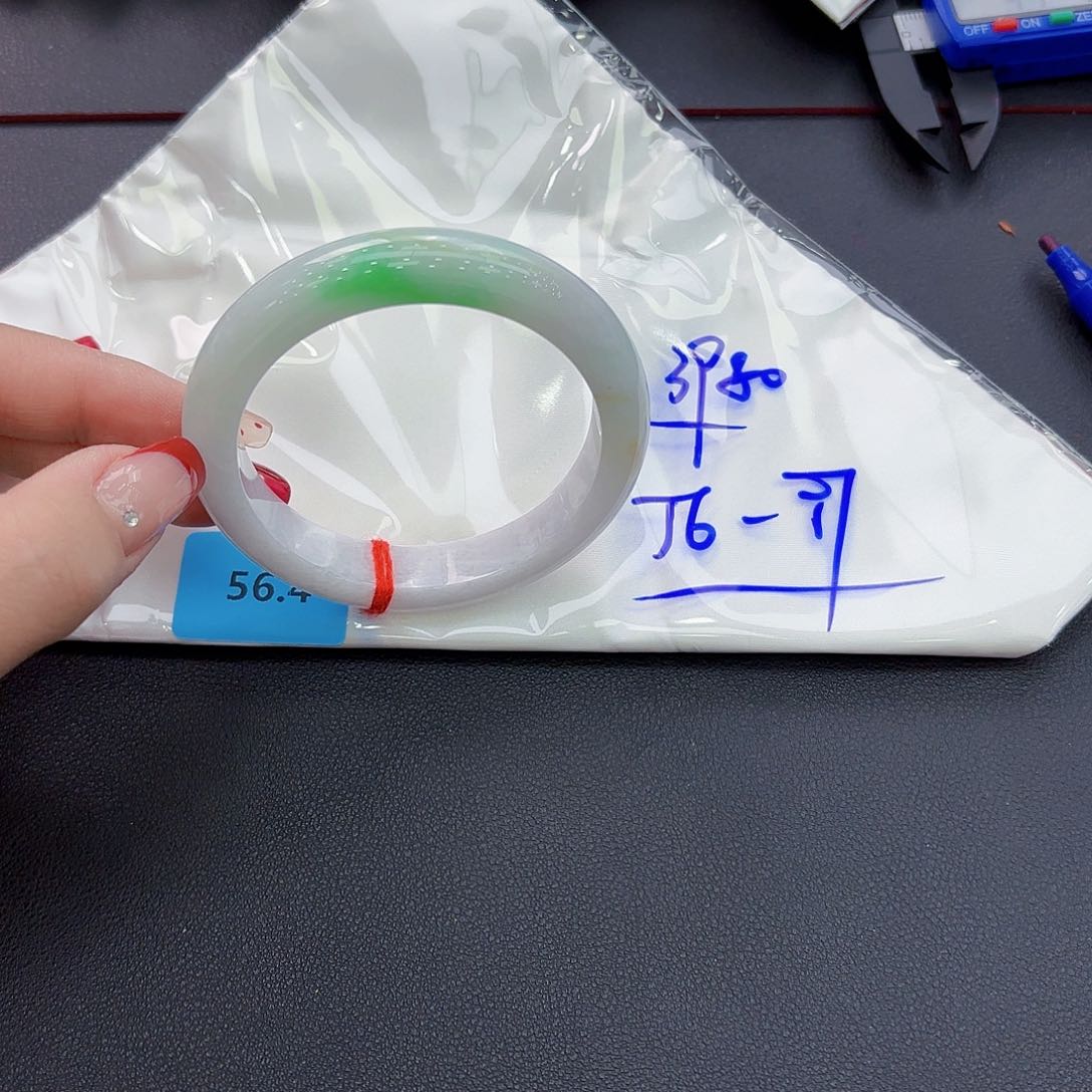 翡翠手镯未镶嵌手镯