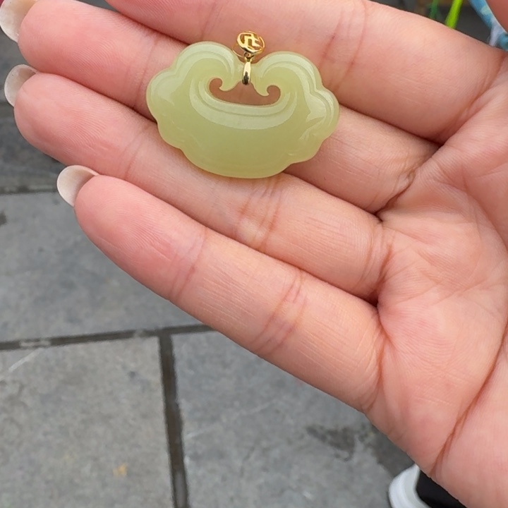 小****和田玉18K金镶嵌颈饰30