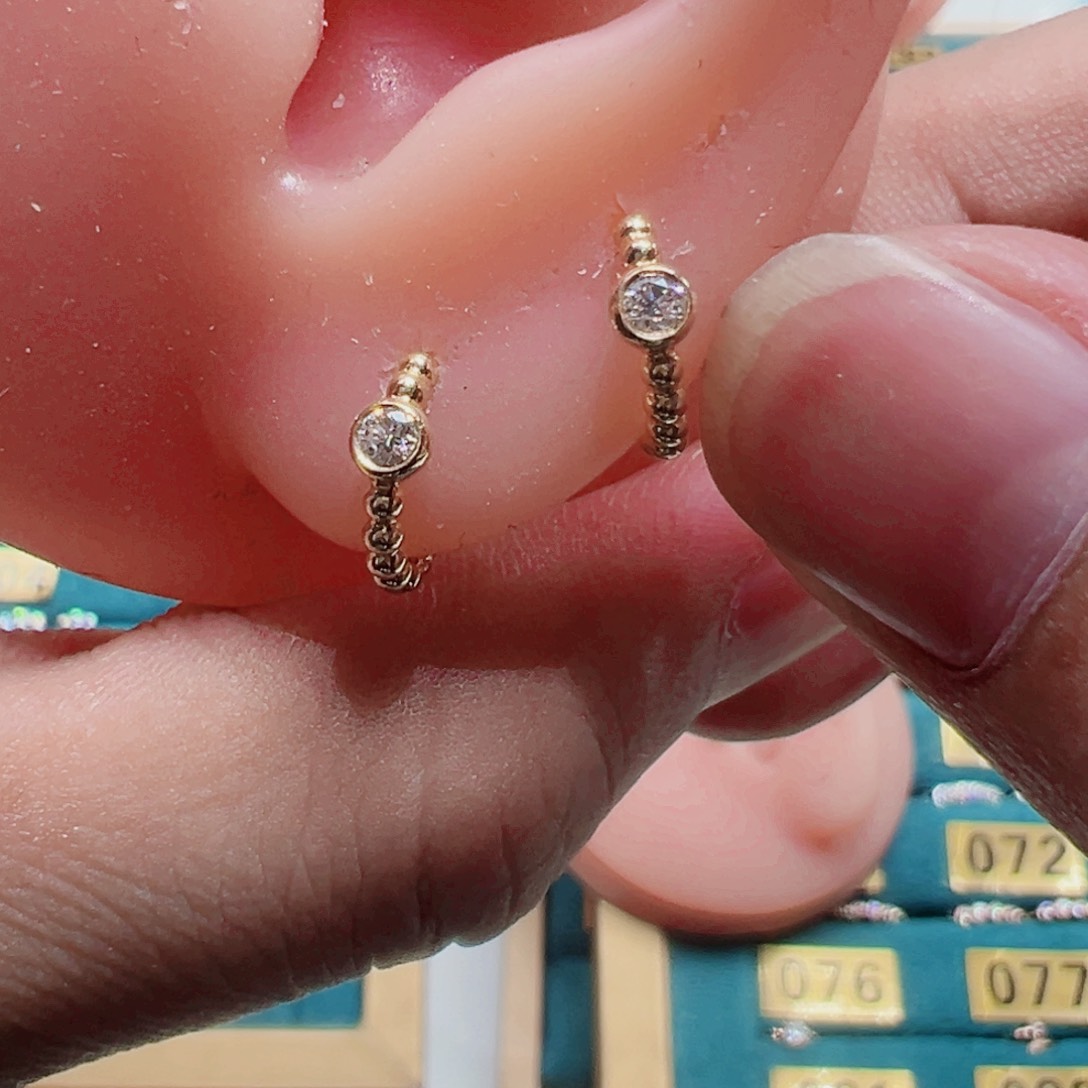 钻石耳饰18K金镶嵌以*?泡泡耳扣8mmK黄