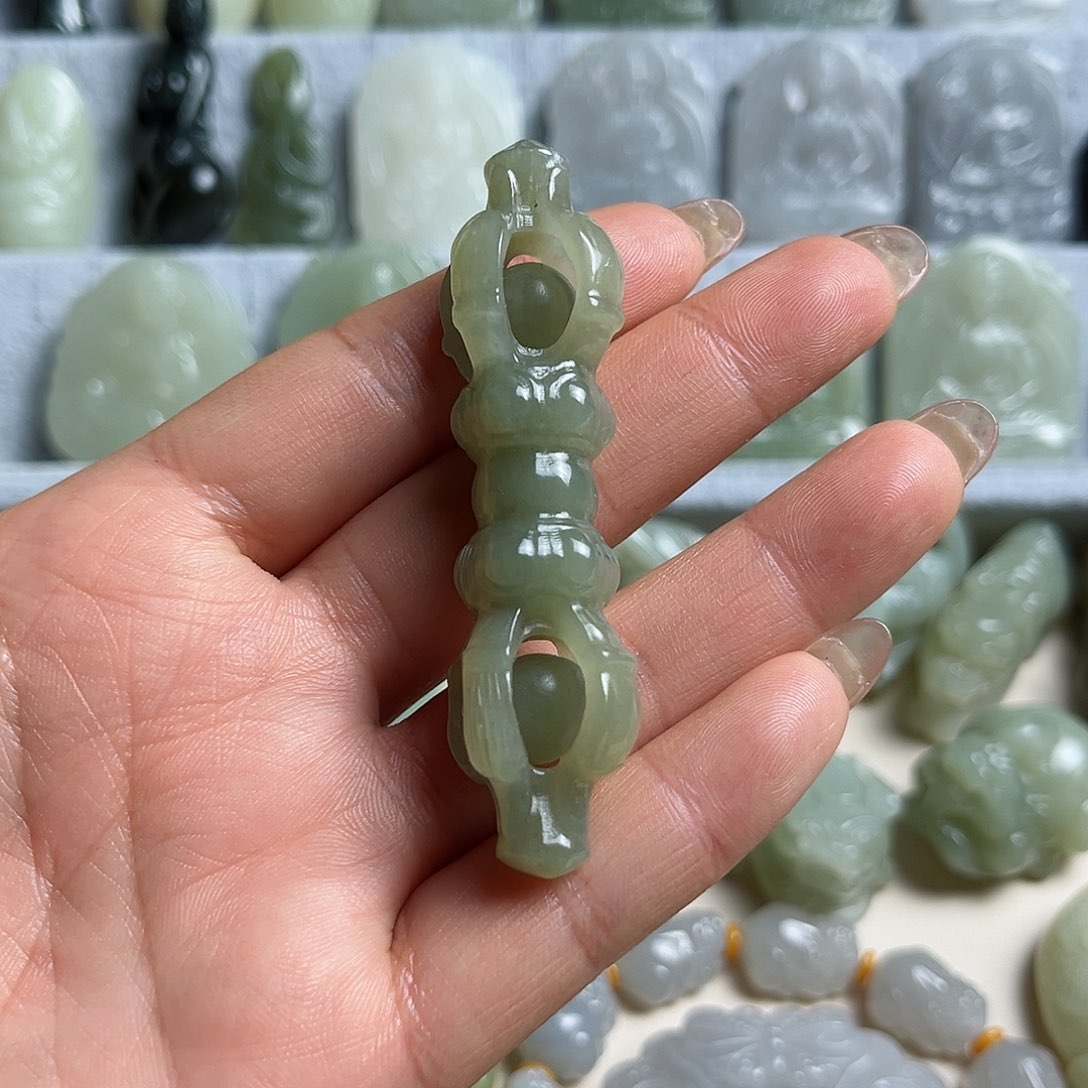 和田玉未镶嵌把件