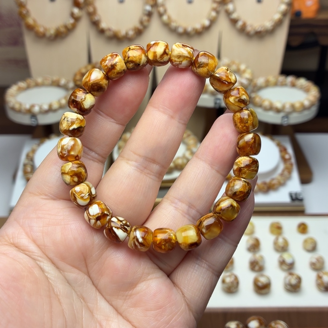 9mm沁色精工老型手串一条带矿点