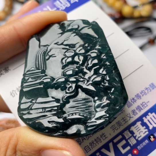 翡翠颈饰未镶嵌翡翠