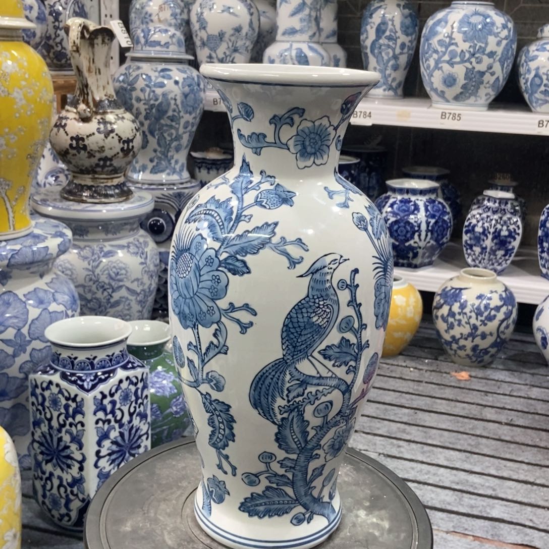 摆件花瓶手绘釉下彩