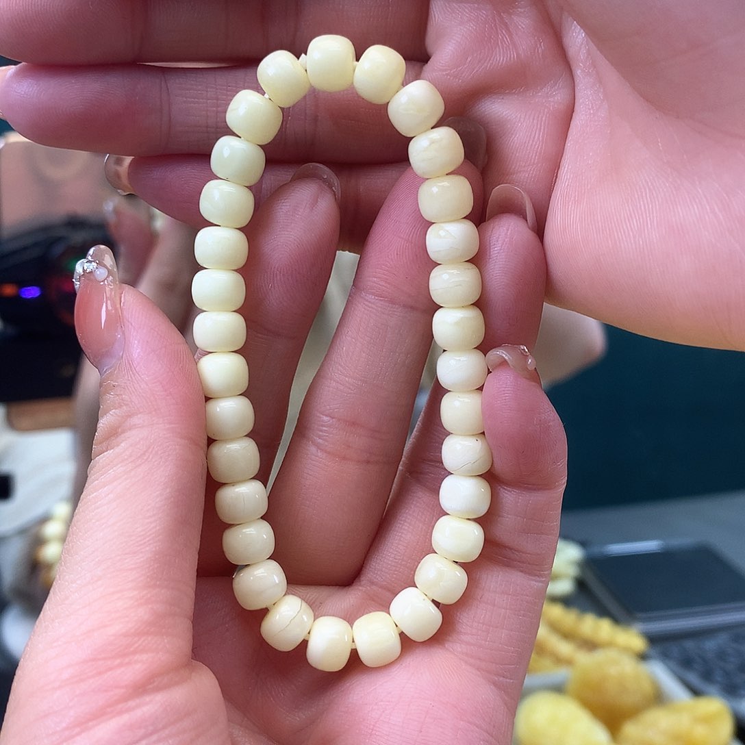 蜜蜡珠宝奇石未镶嵌