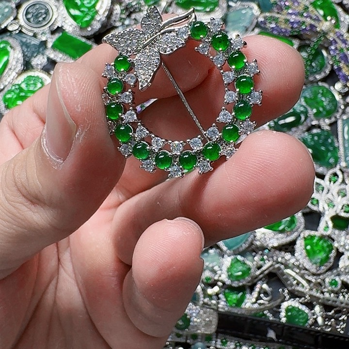 翡翠颈饰未镶嵌天然A货翡翠放漏