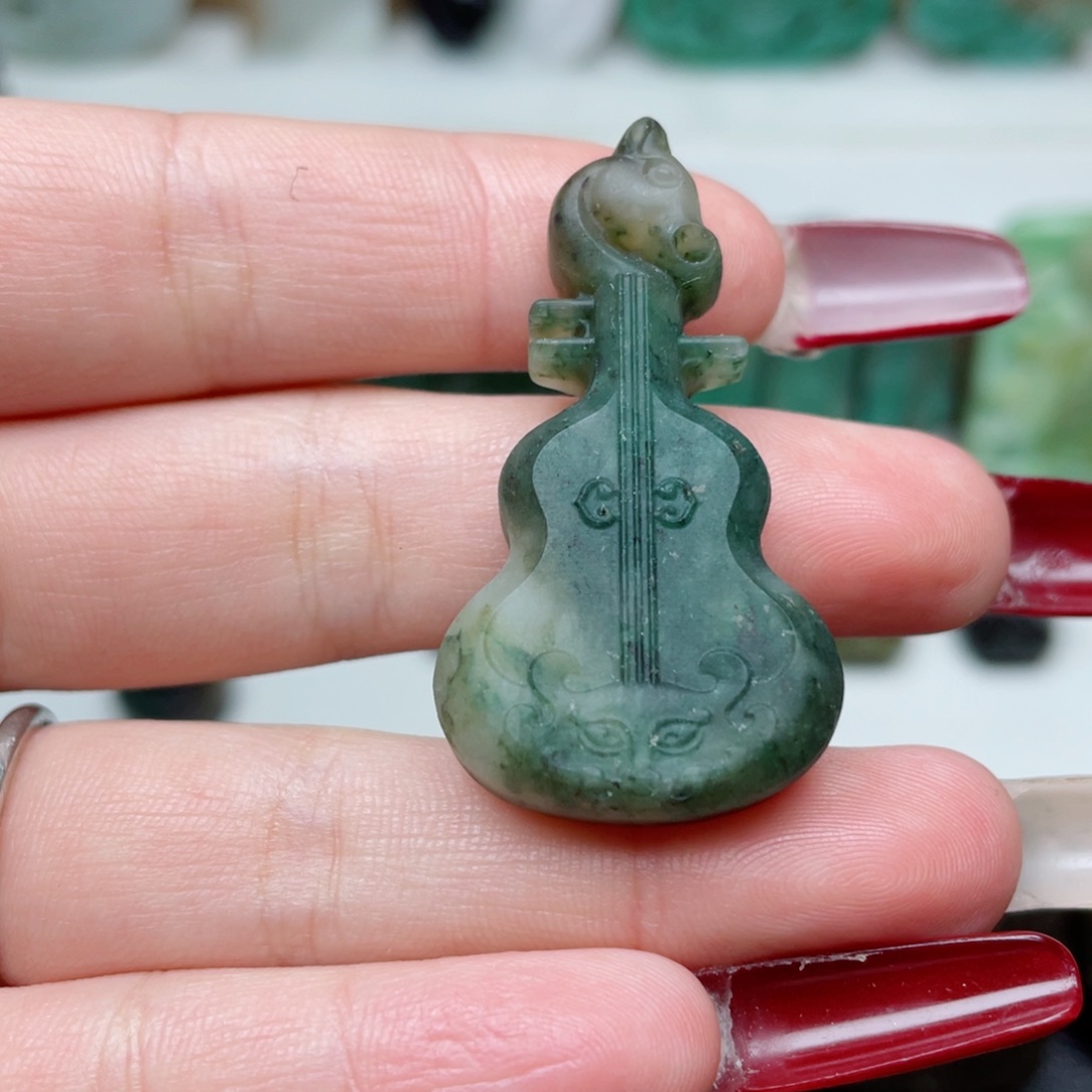 独山玉颈饰未镶嵌磨砂