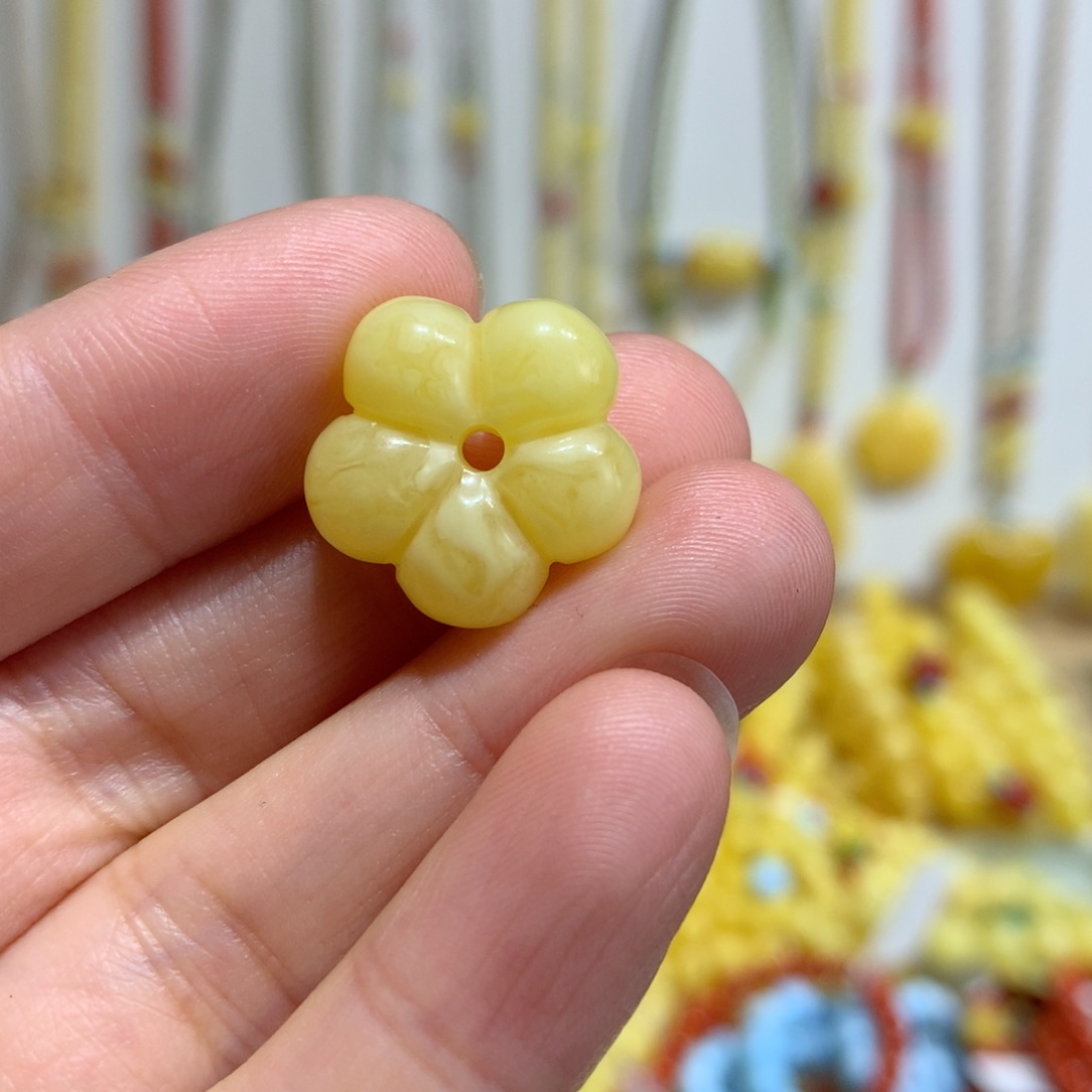 蜜蜡未镶嵌裸石配饰