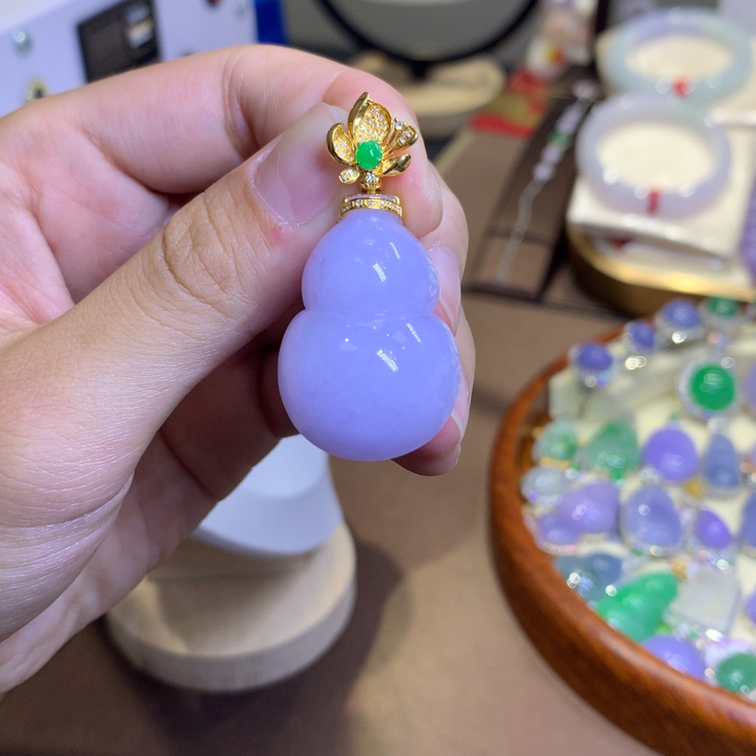 翡翠18K金镶嵌颈饰翡翠