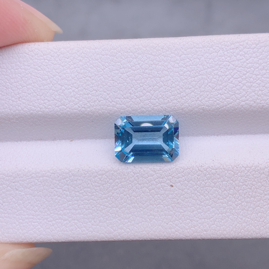 海蓝宝石裸石2.67克拉超圣