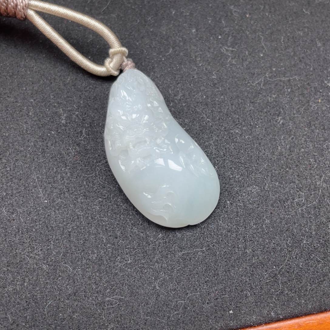 翡翠颈饰未镶嵌孤*龙牌