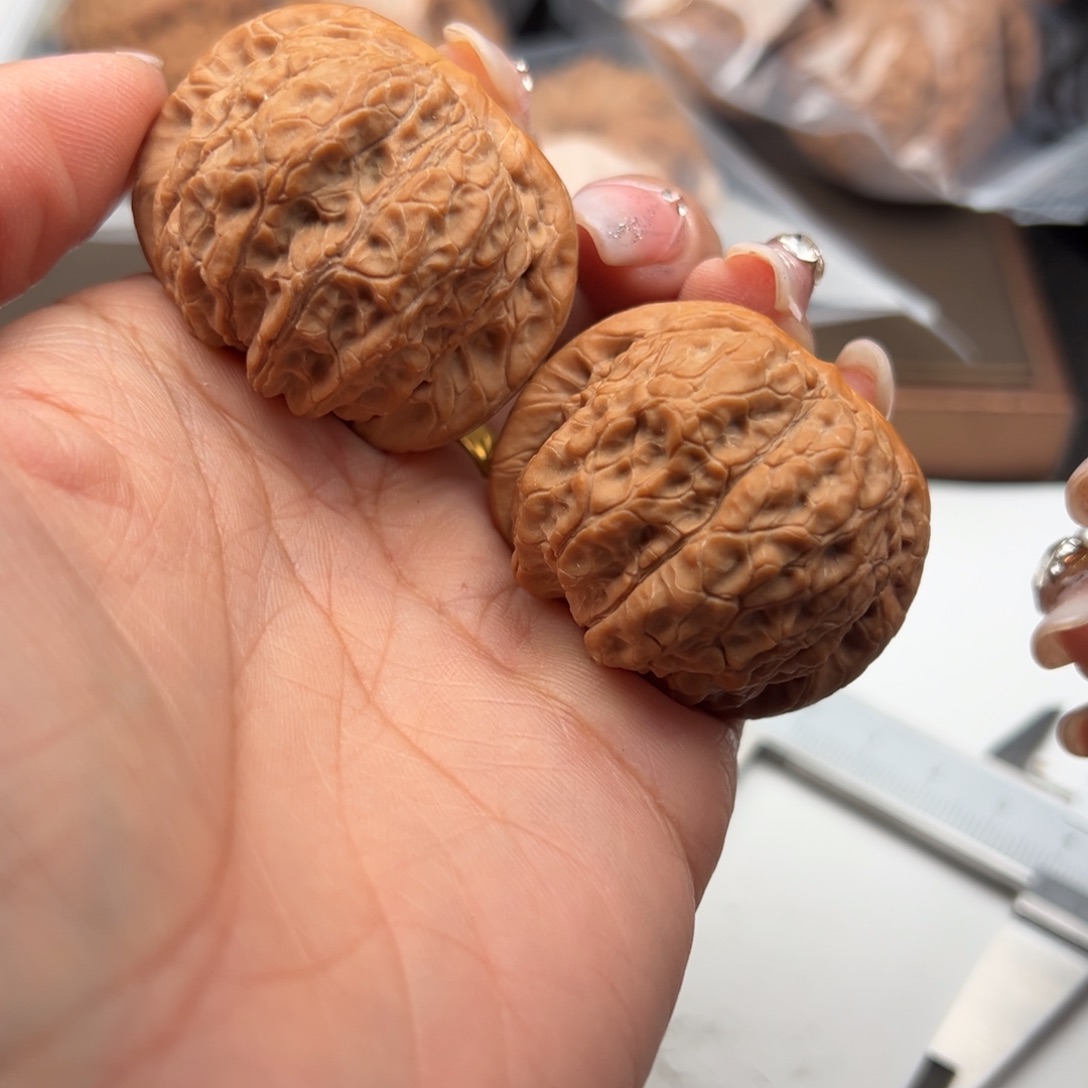 文玩核桃把件血麒麟40