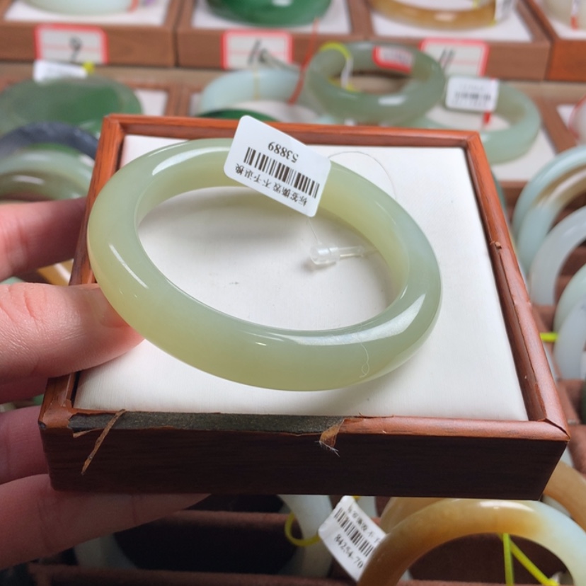 【闪购商品】和田玉手镯未镶嵌57