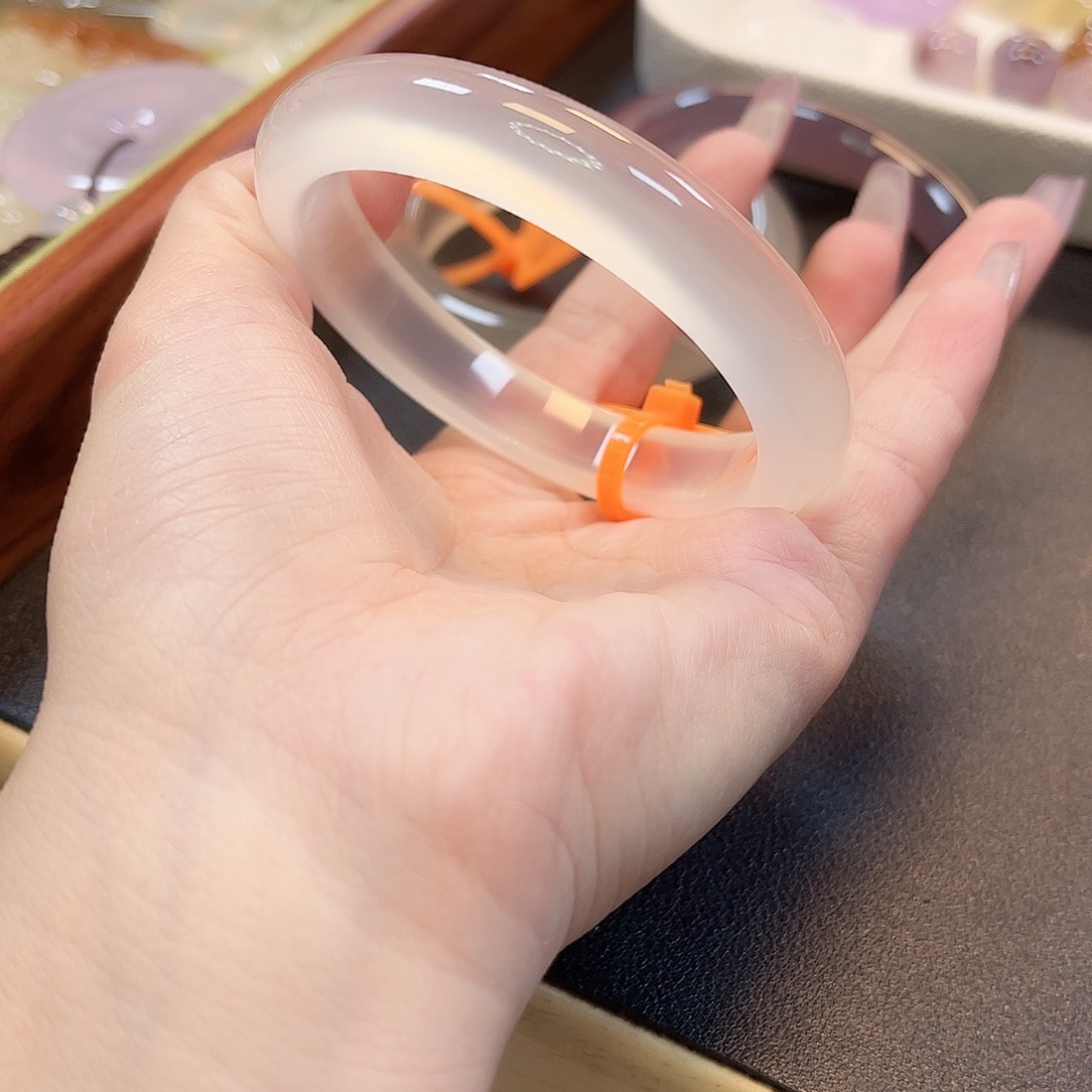 娜***丽玛瑙/玉髓未镶嵌颈饰