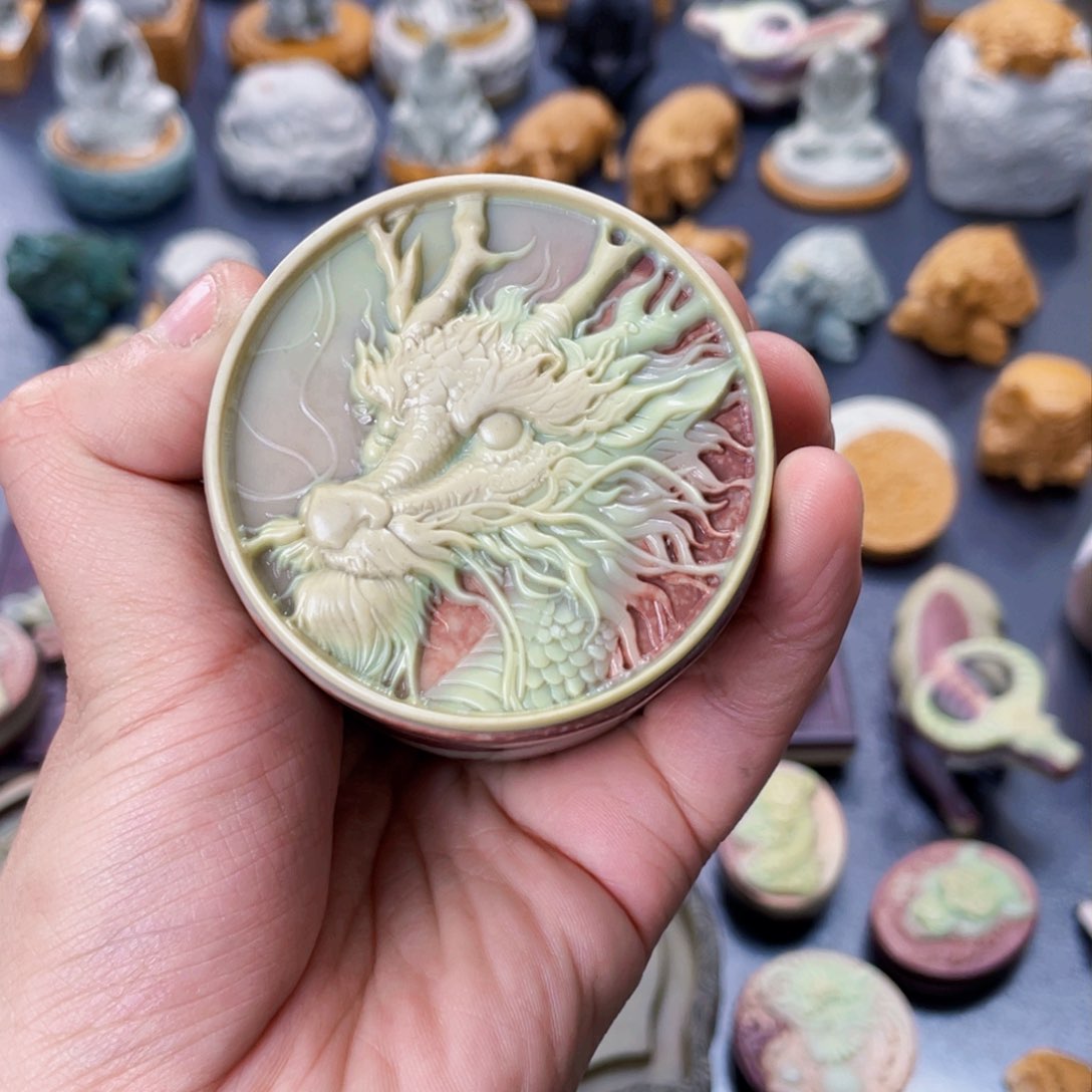 龙头盖置手工雕刻