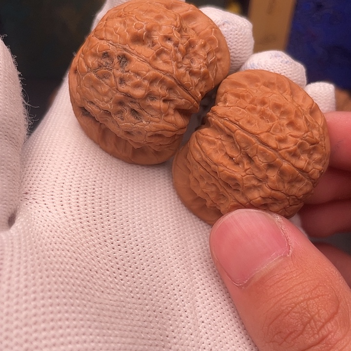 文玩核桃吊坠血麒麟