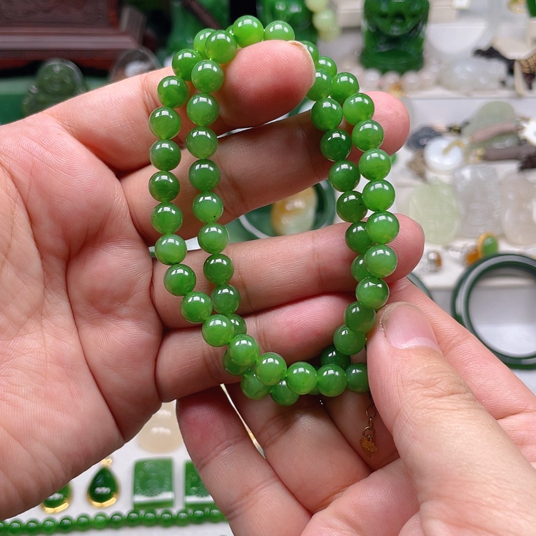 颈饰未镶嵌和田玉（碧玉）