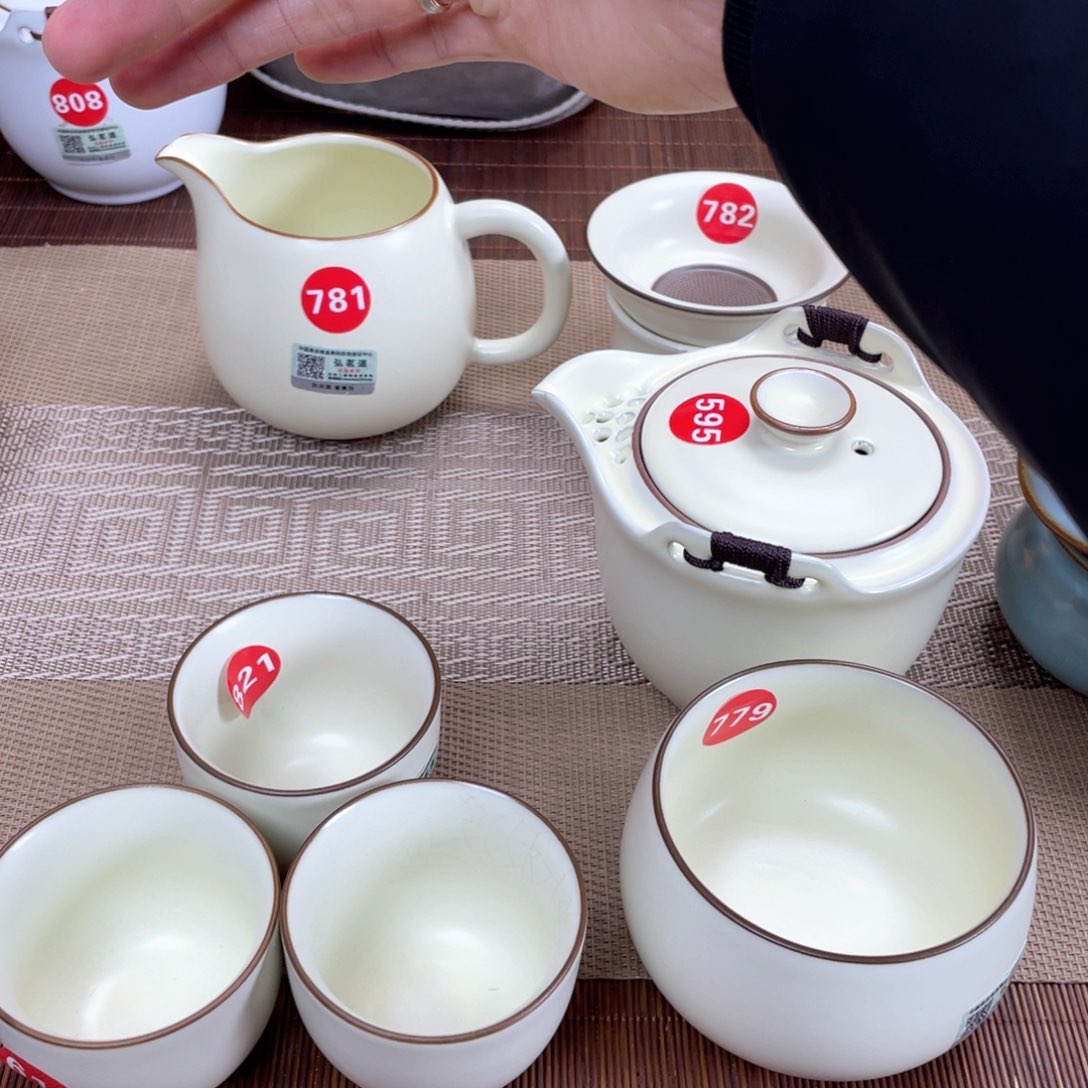 瓷片。。。。。。。。。。。。。。。