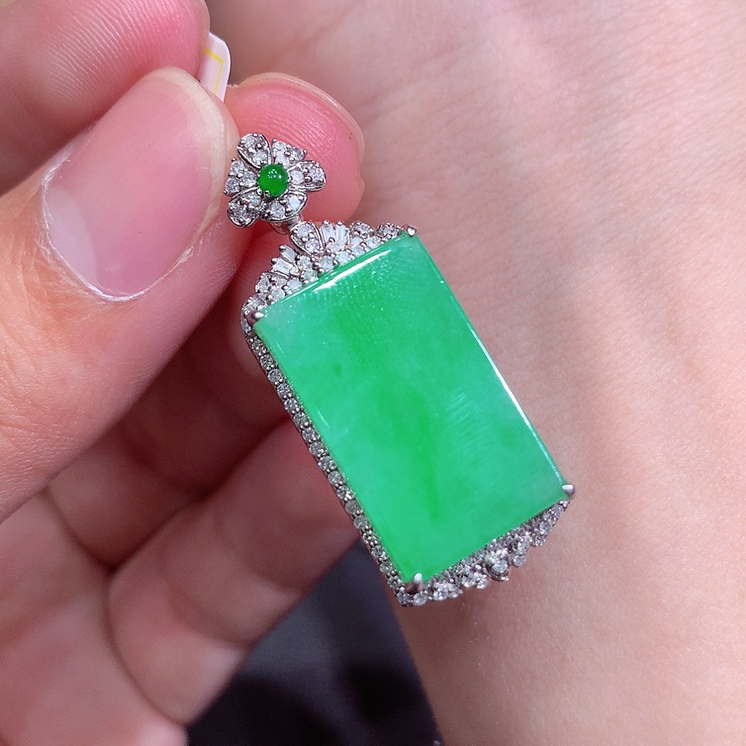 翡翠吊坠(不含链)18K金镶嵌