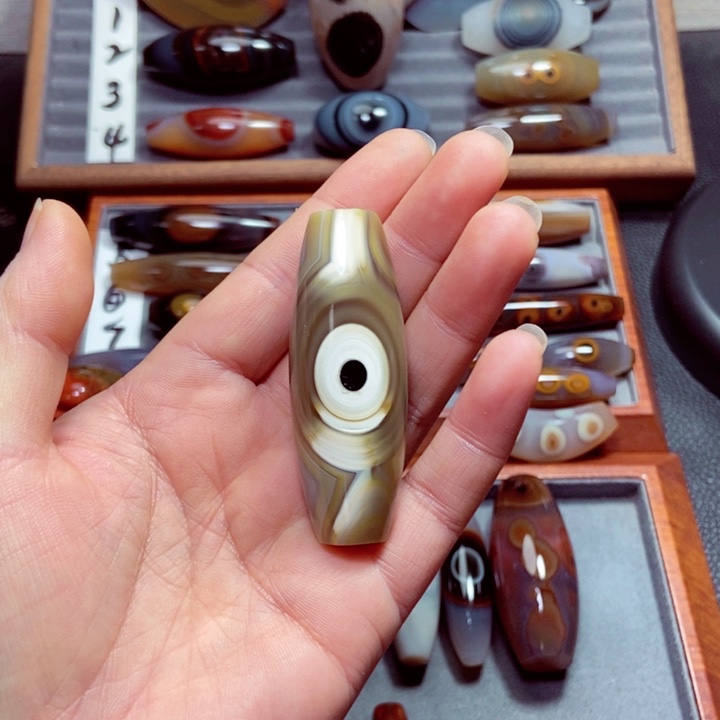 玛瑙/玉髓珠宝奇石未镶嵌奔****牛