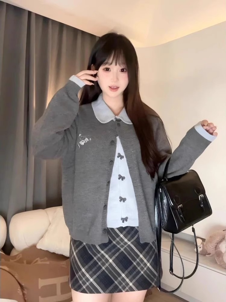 2025新款女温柔风秋冬针织设计感假两件刺绣毛衣翻领宽松显瘦上衣