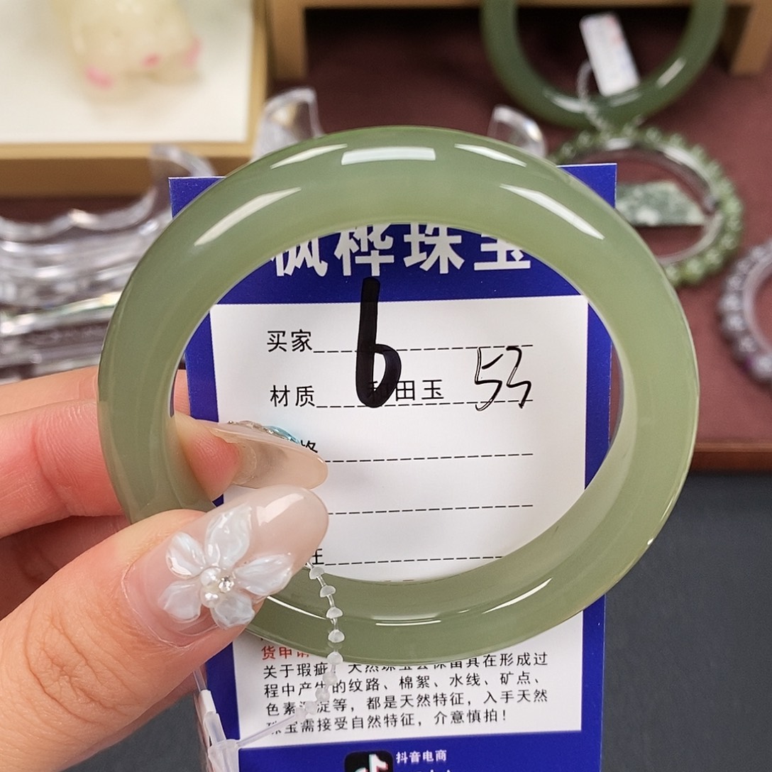 和田玉未镶嵌手镯