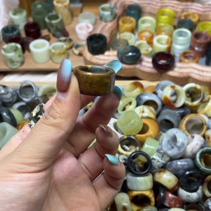 阿***娴蛇纹石玉未镶嵌戒圈