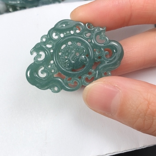 翡翠未镶嵌颈饰缅甸A货，每天下午1点半开播