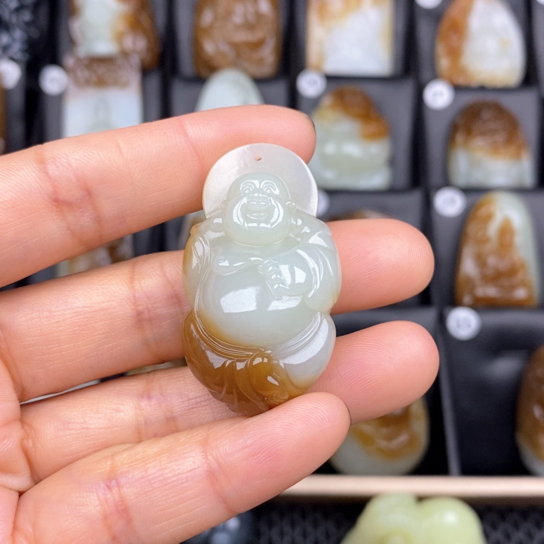 和田玉颈饰未镶嵌蝴***边