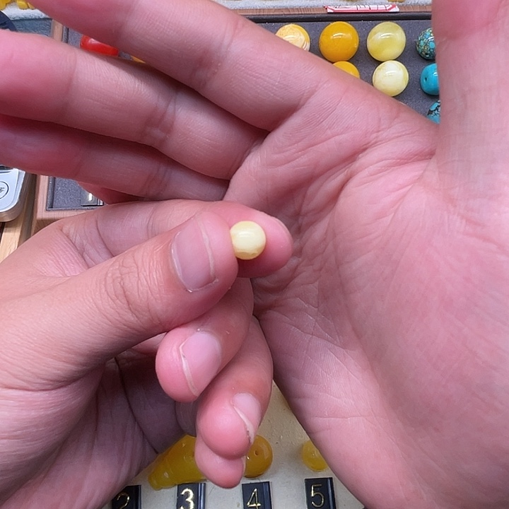 琥珀未镶嵌裸石白花蜜单珠